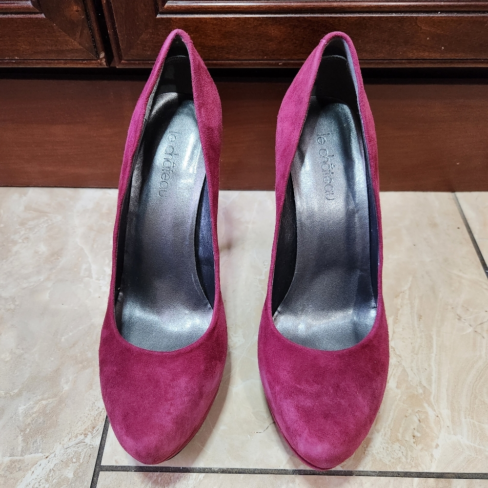 ☆ Le Château ☆ ➖️ Cranberry Suede Closed Toe Platform Stiletto Heels